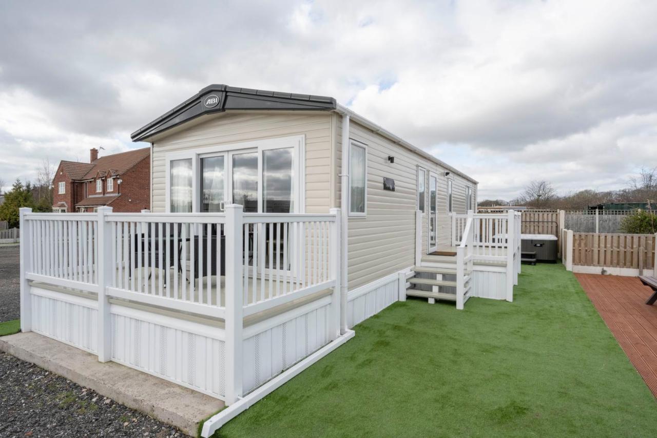 Hallcroft Fishery And Holiday Park Retford Eksteriør billede