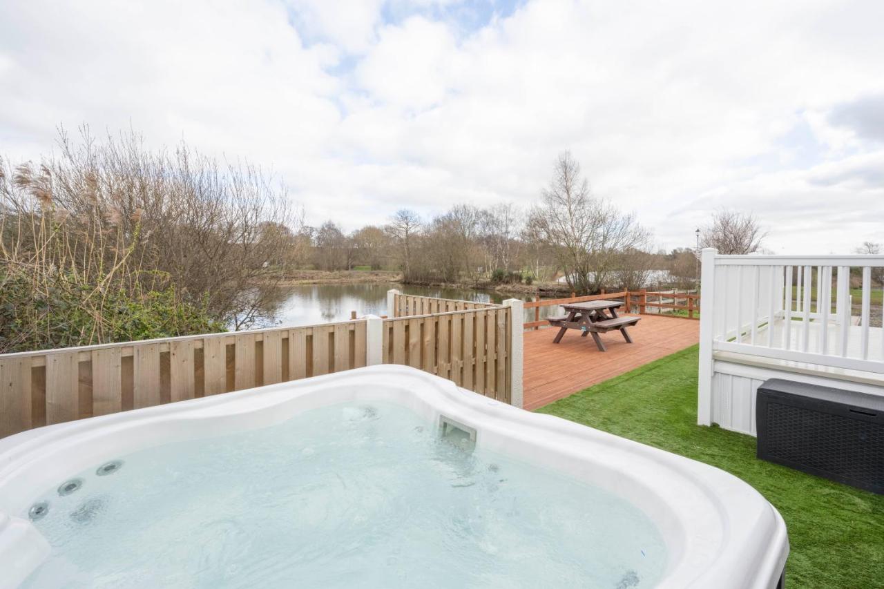 Hallcroft Fishery And Holiday Park Retford Eksteriør billede