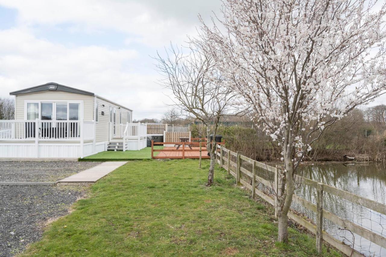 Hallcroft Fishery And Holiday Park Retford Eksteriør billede