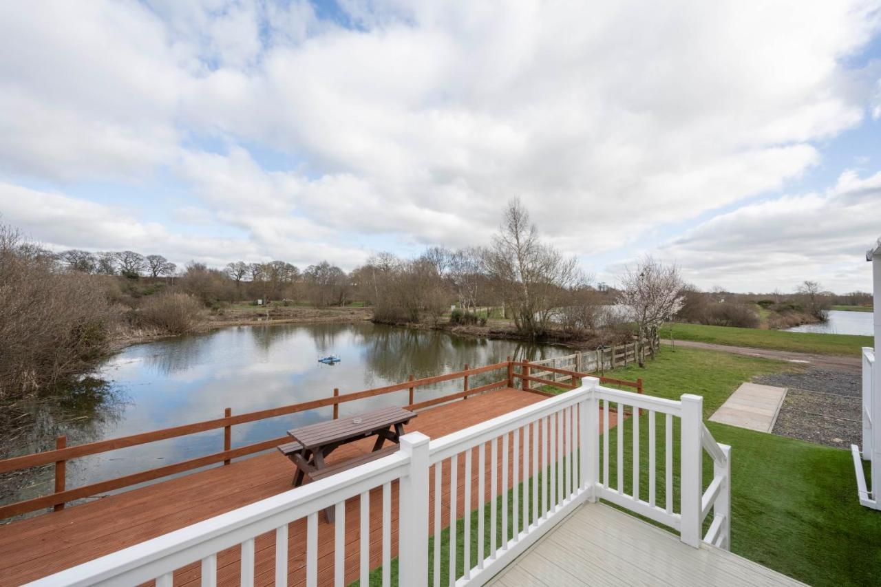 Hallcroft Fishery And Holiday Park Retford Eksteriør billede