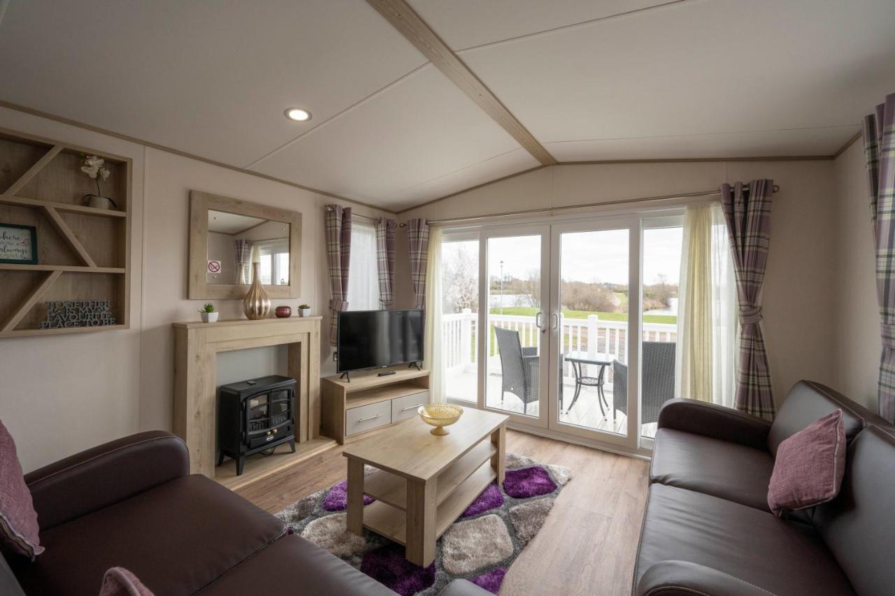 Hallcroft Fishery And Holiday Park Retford Eksteriør billede